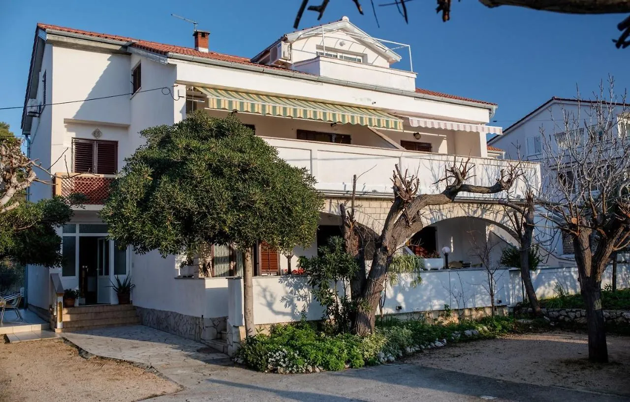 Guest house Apartments Mate Barbat na Rabu